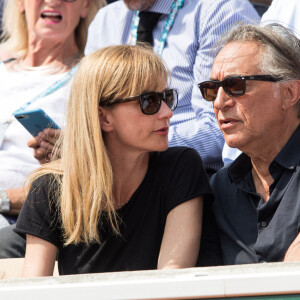 Richard Berry et sa femme Pascale Louange dans les tribunes lors des internationaux de tennis de Roland Garros à Paris, France, le 4 juin 2019. © Jacovides-Moreau/Bestimage 