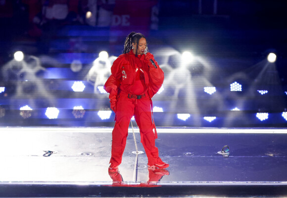 Rihanna sur scène à la mi-temps du Super Bowl 2023 à Glendale, le 12 février 2023. © Charles Baus/CSM via Zuma Press/Bestimage