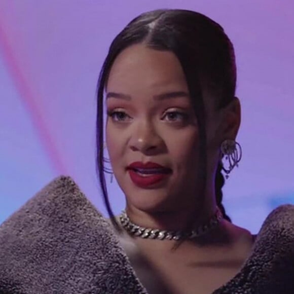 La chanteuse Rihanna lors de l'interview avant sa prestation à la mi-temps du Super Bowl. Le 12 février 2023 