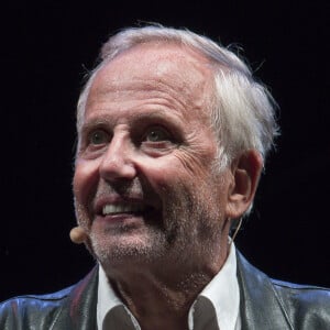 Fabrice Luchini sur scène raconte "Des écrivains parlent d'argent" lors du festival Printemps de Pérouges, France. © Sandrine Thesillat/Panoramic/Bestimage 