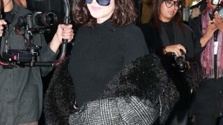 Isabelle Adjani en cuissardes : irrésistible à New York face à la lookée Katie Holmes