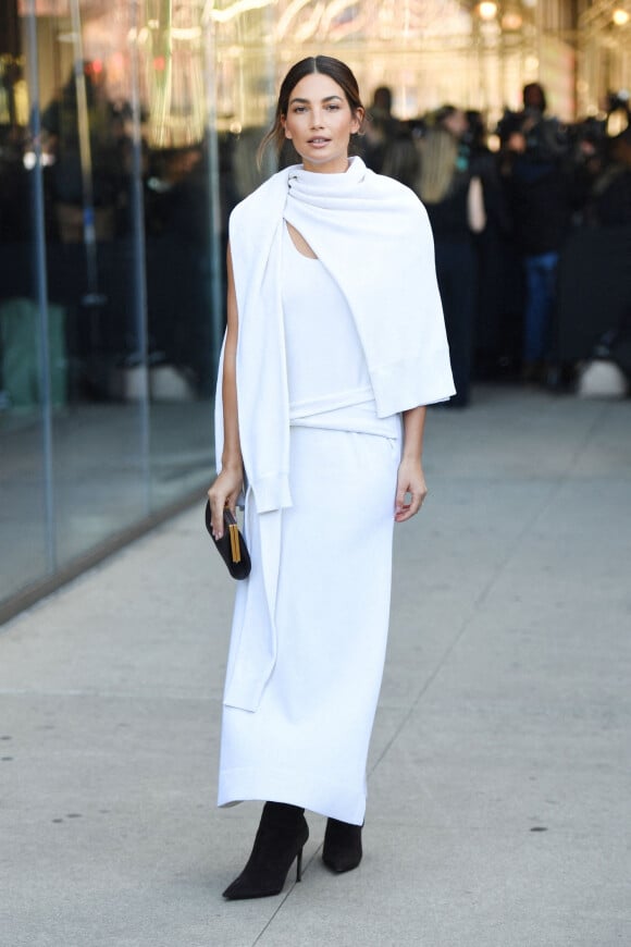 Lily Aldridge arrive au défilé de mode prêt-à-porter automne-hiver 2023/2024 "Michael Kors" lors de la fashion week de New York le 15 février 2023.