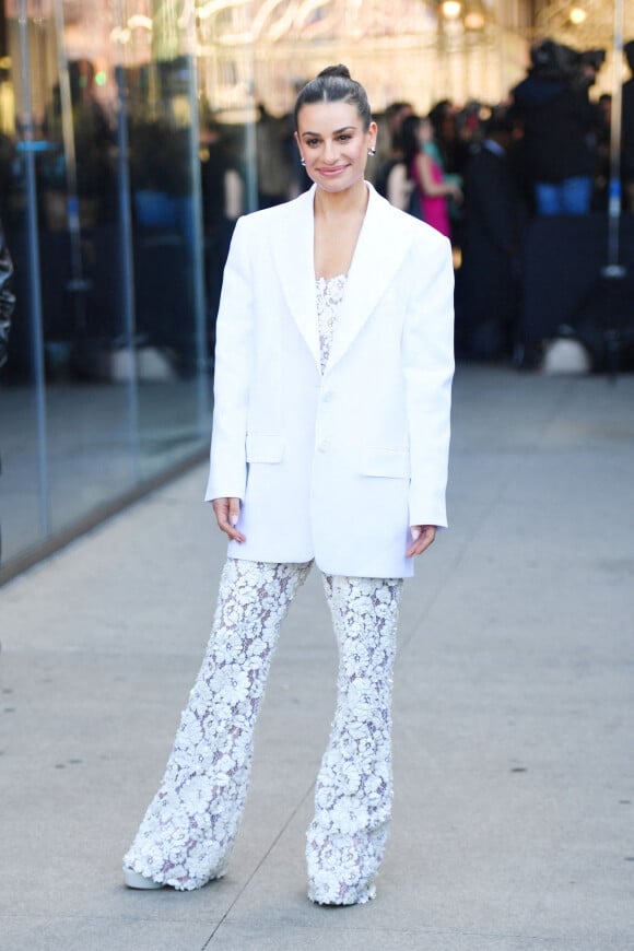 Lea Michele arrive au défilé de mode prêt-à-porter automne-hiver 2023/2024 "Michael Kors" lors de la fashion week de New York le 15 février 2023.