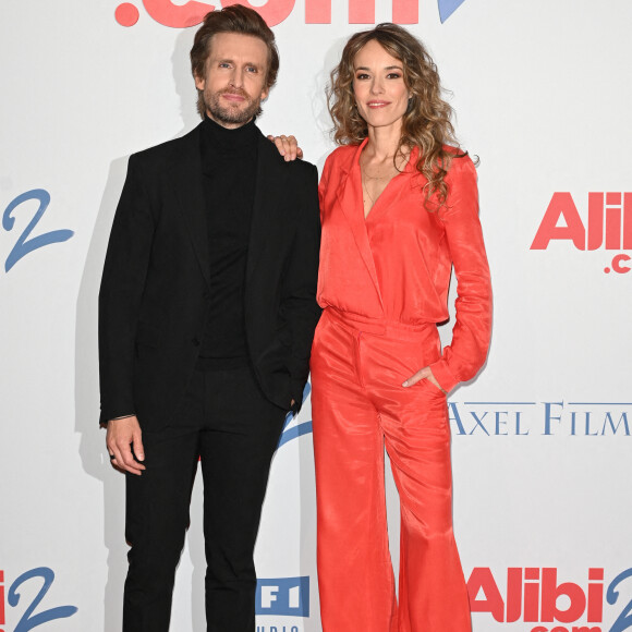 Et l'a plantée dans la joue de Pierre !
Philippe Lacheau et sa compagne Elodie Fontan - Première du film "Alibi.com 2" au cinéma Le Grand Rex à Paris le 6 février 2023. © Coadic Guirec/Bestimage