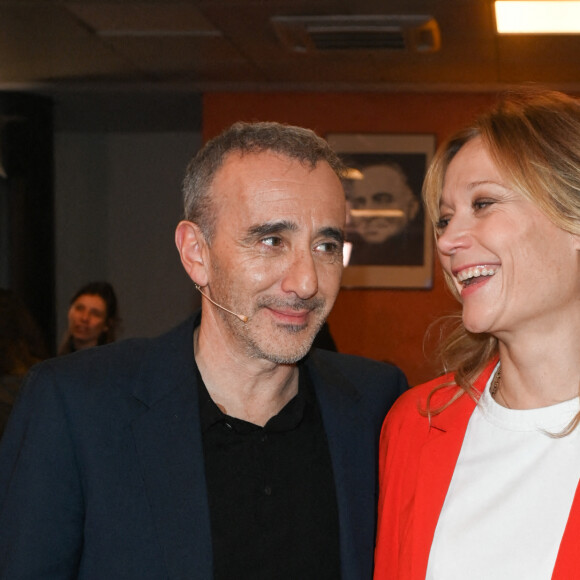 Exclusif - Elie Semoun et Caroline Vigneaux - Backstage - Anne Roumanoff fête ses 35 ans de carrière avec le spectacle "Anne Roumanoff & Co s'amusent" à l'Olympia de Paris le 4 décembre 2022. © Coadic Guirec/Bestimage 