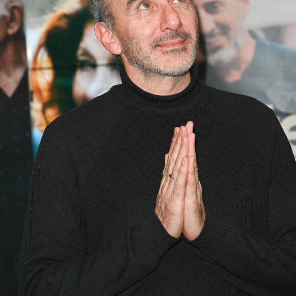 Elie Semoun à la première du film "Reste Un Peu" au cinéma UGC Ciné Cité Les Halles à Paris, le 15 novembre 2022. © Guirec Coadic/Bestimage 