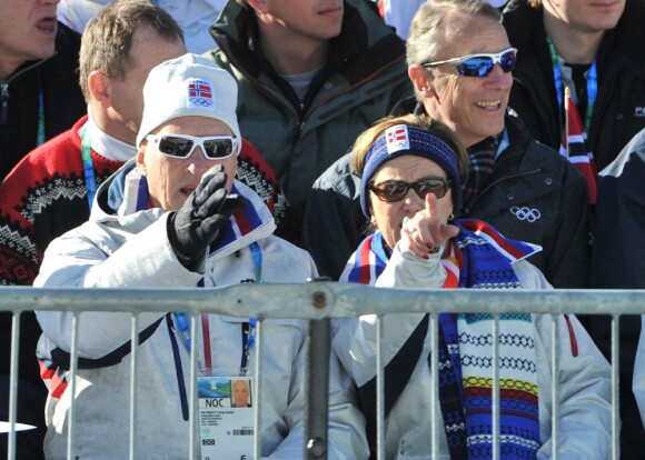 Le roi Harald V et la reine Sonja de Norvège ont assisté au 15 km (mass start) en biathlon. Le Français Martin Fourcade a été médaillé d'argent.