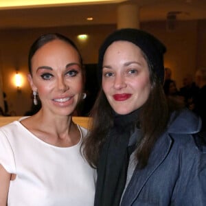 Marion Cotillard a fait une apparition remarquée pour la soirée de Gala "Rodin - Ballet Julien Lestel" dans une tenue très simple.
Exclusif - Alexandra Cardinale et Marion Cotillard lors de la soirée de Gala "Rodin - Ballet Julien Lestel", produit par "Alexandra Cardinale Opera Ballet Production" à la salle Pleyel à Paris, France. © Bertrand Rindoff / Veeren / Bestimage 