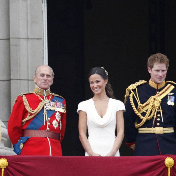 La reine Elisabeth II d'Angleterre, le prince Philip, duc d'Edimbourg, Pippa Middleton, le prince Harry et James Middleton - Mariage de Kate Middleton et du prince William d'Angleterre à Londres. Le 29 avril 2011 