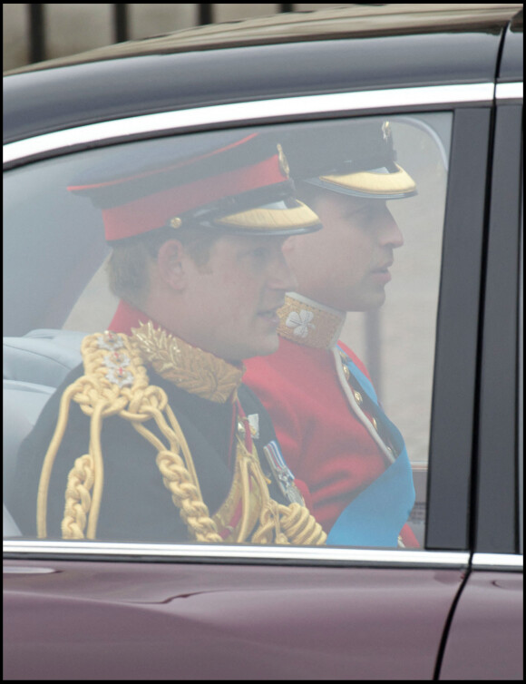 Le prince William et le prince Harry pour le mariage du prince William et de Kate Middleton le 29 avril 2011 à Londres. 
