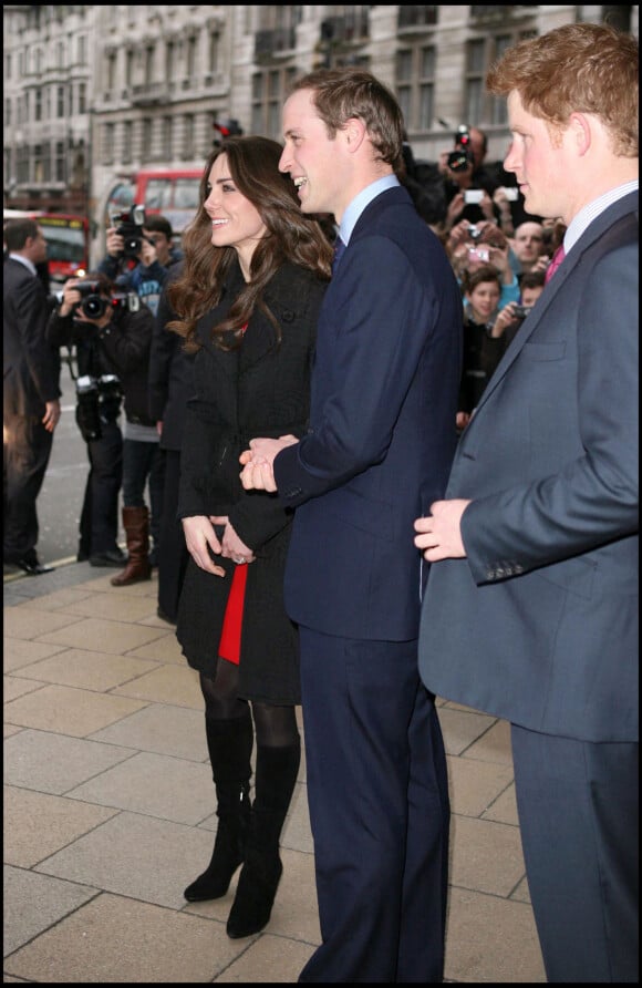 Le Prince William, le Prince Harry et Kate Middleton arrivent à la maison de Nouvelle-Zélande à la suite du tremblement de terre à Christchurch