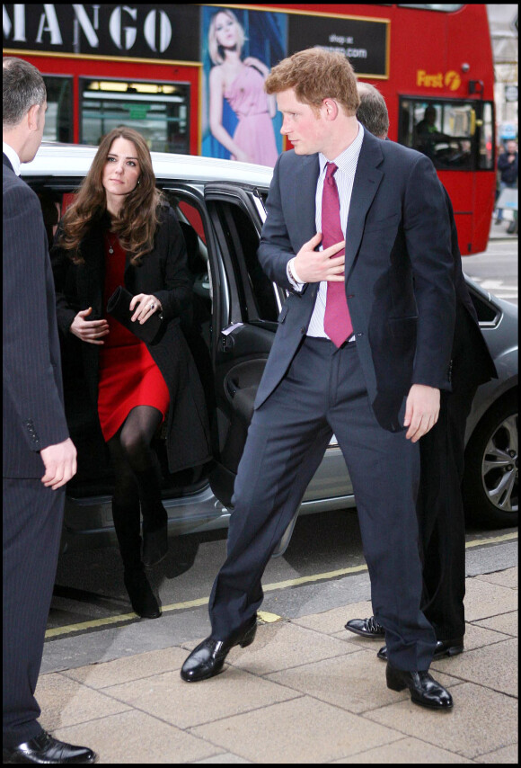 Il l'avoue lui même, le prince Harry "adorait" sa belle soeur Kate Middleton. 
Le Prince William, le Prince Harry et Kate Middleton arrivent à la maison de Nouvelle-Zélande à la suite du tremblement de terre à Christchurch @ Darren Goff/GoffPhotos.com Ref: KGC-04