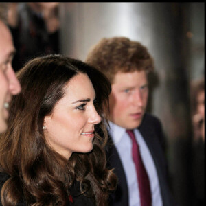 Il a fait un petit discours qui a fait rire toute l'assemblée.
Le Prince William, le Prince Harry et Kate Middleton arrivent à la maison de Nouvelle-Zélande à la suite du tremblement de terre à Christchurch @ James Whatling/GoffPhotos.com Ref: KGC-209