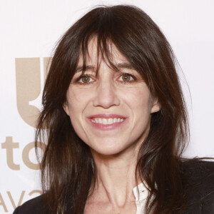 Dans la famille Attal, tout le monde semble nager en plein bonheur !
Charlotte Gainsbourg - Photocall de la 10ème édition du "Global Gift Gala 2022" au Four Seasons Hotel George V à Paris. © Christophe Aubert via Bestimage