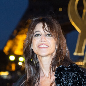 Charlotte Gainsbourg - Front row du défilé de mode Saint Laurent, Prêt-à-porter Printemps / Eté 2023 dans le cadre de la Fashion Week de Paris le 27 septembre 2022. © Olivier Borde / Bestimage