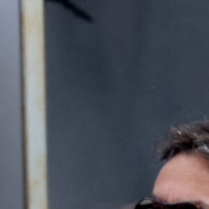 Charlotte Gainsbourg, son compagnon Yvan Attal dans les tribunes lors des Internationaux de France de Tennis de Roland Garros 2022. Paris, le 5 juin 2022. © Dominique Jacovides/Bestimage