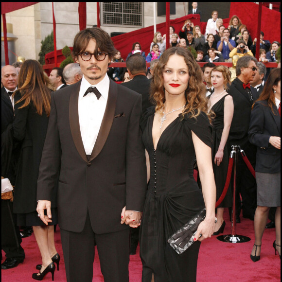 Agée de 23 ans, elle est la fille aînée de Johnny Depp et Vanessa Paradis
Johnny Depp et Vanessa Paradis lors des Oscars 2008