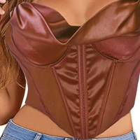 Adoptez le style Régence avec ces tops corsets