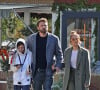 Désormais mariée à Ben Affleck, la star est fière de sa famille recomposée
Exclusif - Jennifer Lopez avec son mari Ben Affleck et son fils Emme font du shopping à Los Angeles, le 11 décembre 2022.