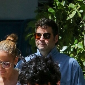 Désormais ado, ils sont lookés et complices avec leur célèbre maman.
Exclusif - Jennifer Lopez fait une sortie shopping avec ses enfants à Miami le 9 juin 2021