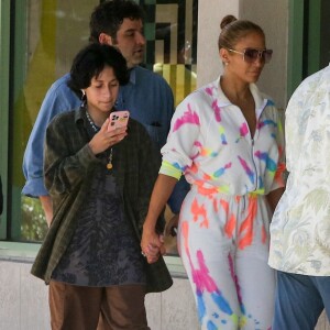 Exclusif - Jennifer Lopez fait une sortie shopping avec ses enfants à Miami le 9 juin 2021