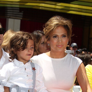 Deux adorables enfants qui ont rudement grandi !
Jennifer Lopez, Max et Emme Anthony, Casper Smart, Jane Fonda à la remise de sa médaille sur le "Walk of Fame" à Hollywood, le 20 juin 2013.