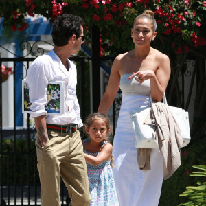 Jennifer Lopez et son ex mari Marc Anthony vont chercher leur fille Emme à l'école à Los Angeles, le 19 juin 2013