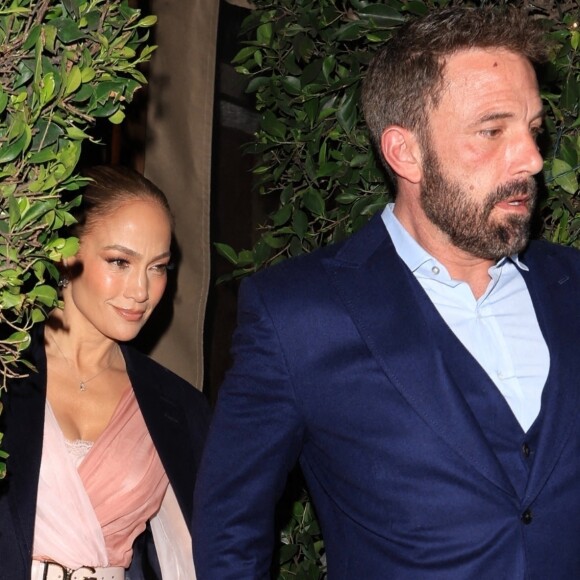 Exclusif - Jennifer Lopez et son mari Ben Affleck sont allés dîner en amoureux pour la Saint-Valentin au restaurant "Giorgio Baldi" à Los Angeles, le 14 février 2023.