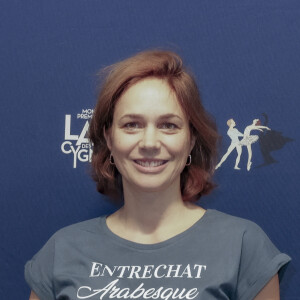 Exclusif - Nathalie Péchalat et sa fille Jeanne - Première du spectacle Mon Premier Lac des Cygnes au Théatre Mogador à Paris le 19 novembre 2022. Une chorégraphie de la plus grande qualité, élaborée par Fabrice Bourgeois mettant en scène une troupe de danseurs professionnels des plus grandes formations de ballets actuelles. Une histoire simplifiée en deux actes avec une narration qui permettra un accès facilité à l’histoire mythique du Lac des Cygnes, sous la direction artistique de Karl Paquette, danseur étoile de l’Opéra national de Paris. © Jack Tribeca / Bestimage