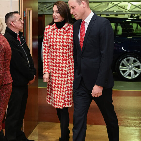 En choisissant un tel look, elle a joint utile à l'agréable : être une supportrice de choc tout en préservant l'environnement 
Le prince William, prince de Galles, et Catherine (Kate) Middleton, princesse de Galles, vont assister au match Pays de Galles vs Angleterreau stade Millennium de Cardiff, le 25 février 2023. Le prince de Galles, patron de la Welsh Rugby Union (WRU), et la princesse de Galles, patron de la Rugby Football Union, assistent à cette rencontre dans le cadre du tournoi des Six nations. 