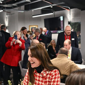 Le prince William, prince de Galles, et Catherine (Kate) Middleton, princesse de Galles, rencontrent des joueurs blessés, soutenus par le Welsh Rugby Charitable Trust, avant d'ouvrir officiellement la suite Sir Tasker Watkins, le 25 février 2023. Le prince de Galles, patron de la Welsh Rugby Union (WRU), et la princesse de Galles, patron de la Rugby Football Union, assisteront au match des Six Nations opposant le Pays de Galles à l'Angleterre au stade Millenium. 