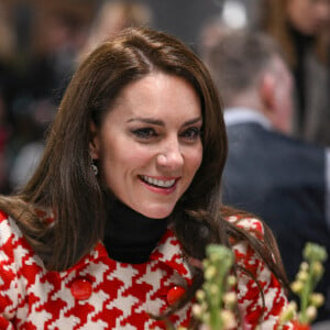 La belle Kate portait déjà cette tenue lors d'une visite dans une école de Stockholm en 2018 quand elle était enceinte du prince Louis
Le prince William, prince de Galles, et Catherine (Kate) Middleton, princesse de Galles, rencontrent des joueurs blessés, soutenus par le Welsh Rugby Charitable Trust, avant d'ouvrir officiellement la suite Sir Tasker Watkins, le 25 février 2023. Le prince de Galles, patron de la Welsh Rugby Union (WRU), et la princesse de Galles, patron de la Rugby Football Union, assisteront au match des Six Nations opposant le Pays de Galles à l'Angleterre au stade Millenium. 