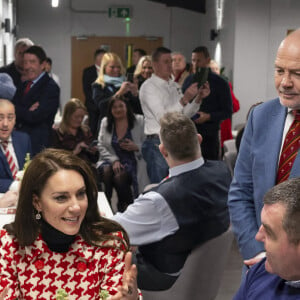 Le prince William, prince de Galles, et Catherine (Kate) Middleton, princesse de Galles, rencontrent des joueurs blessés, soutenus par le Welsh Rugby Charitable Trust, avant d'ouvrir officiellement la suite Sir Tasker Watkins, le 25 février 2023. Le prince de Galles, patron de la Welsh Rugby Union (WRU), et la princesse de Galles, patron de la Rugby Football Union, assisteront au match des Six Nations opposant le Pays de Galles à l'Angleterre au stade Millenium. 