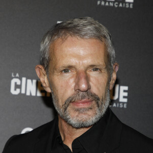 Lambert Wilson - People à la projection du film "L'année dernière à Marienbad" à l'occasion de la rétrospective Alain Resnais à la Cinémathèque à Paris. Le 18 novembre 2021 © Denis Guignebourg / Bestimage