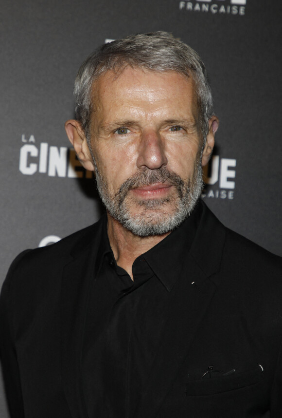 Lambert Wilson - People à la projection du film "L'année dernière à Marienbad" à l'occasion de la rétrospective Alain Resnais à la Cinémathèque à Paris. Le 18 novembre 2021 © Denis Guignebourg / Bestimage