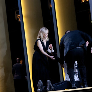 Une militante sur le plateau avec un t-shirt We have 761 days left" (Il nous reste 761 jours), Ahmed Sylla, Léa Drucker (robe Chloé, chaussures Louboutin, bijoux Boucheron) - 48ème cérémonie des César à l'Olympia à Paris le 24 février 2023 © Borde / Jacovides / Bestimage 