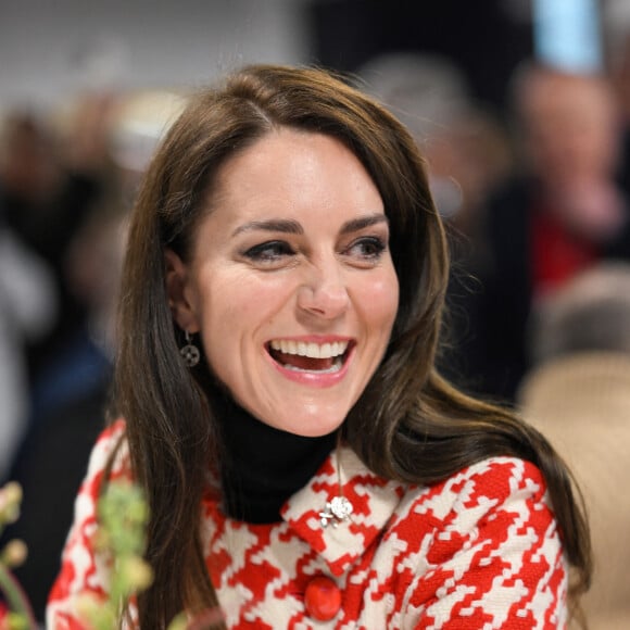 Mais le fils de Charles III et sa femme Kate Middleton refusent que leur fils soit sous le feu des projecteurs toute la journée. 
Le prince William, prince de Galles, et Catherine (Kate) Middleton, princesse de Galles, rencontrent des joueurs blessés, soutenus par le Welsh Rugby Charitable Trust, avant d'ouvrir officiellement la suite Sir Tasker Watkins, le 25 février 2023. Le prince de Galles, patron de la Welsh Rugby Union (WRU), et la princesse de Galles, patron de la Rugby Football Union, assisteront au match des Six Nations opposant le Pays de Galles à l'Angleterre au stade Millenium. 