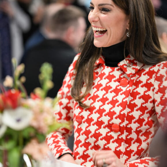 Le prince William, prince de Galles, et Catherine (Kate) Middleton, princesse de Galles, rencontrent des joueurs blessés, soutenus par le Welsh Rugby Charitable Trust, avant d'ouvrir officiellement la suite Sir Tasker Watkins, le 25 février 2023. Le prince de Galles, patron de la Welsh Rugby Union (WRU), et la princesse de Galles, patron de la Rugby Football Union, assisteront au match des Six Nations opposant le Pays de Galles à l'Angleterre au stade Millenium. 