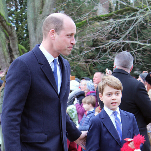 Le prince William et son fils George vont avoir un grand rôle pour le couronnement de Charles III.
Le prince William, prince de Galles, Le prince George de Galles - La famille royale d'Angleterre au premier service de Noël à Sandringham depuis le décès de la reine Elizabeth II. 