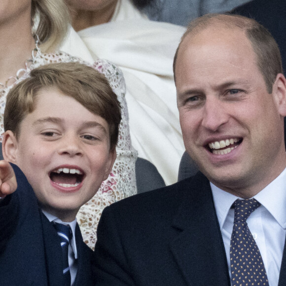 Le prince William, duc de Cambridge, le prince George - La famille royale d'Angleterre lors de la parade devant le palais de Buckingham, à l'occasion du jubilé de la reine d'Angleterre. le 5 juin 2022