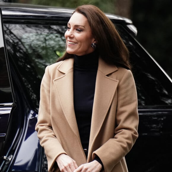 Voilà les soupçons qui pèsent sur la duchesse de Cambridge depuis sa dernière sortie lors d'un match de rugby avec le prince William à Cardiff
Catherine (Kate) Middleton, princesse de Galles,, arrive pour visiter l'Oxford House Nursing Home à Slough, Royaume Uni, le 21 février 2023, pour rencontrer le personnel et les résidents et découvrir comment la prestation de soins de haute qualité axés sur le patient est au centre du travail de la maison. Oxford House est une maison de retraite familiale qui a ouvert ses portes aux résidents en 1980. 