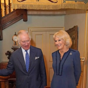 Le roi Charles III d'Angleterre et Camilla Parker Bowles, reine consort d'Angleterre, organisent une réception pour célébrer le deuxième anniversaire de "The Reading Room"à Clarence House à Londres, le 23 février 2023.