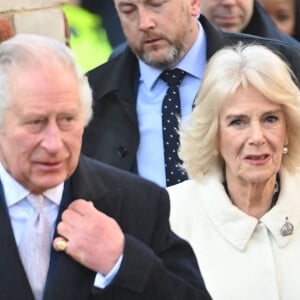 Camilla Parker-Bowles rencontrera quant à elle Brigitte Macron. 
Le roi Charles III d'Angleterre et Camilla Parker Bowles, reine consort d'Angleterre, lors d'une visite sur Brick Lane à Londres, Royaume Uni, le 8 février 2023, pour rencontrer des organismes de bienfaisance et des entreprises au coeur de la communauté bangladaise britannique, et des personnes qui étaient activement impliquées dans le mouvement antiraciste de les années 1960 et 1970. 