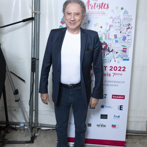 Exclusif - Michel Drucker - Festival des Livres et des Artistes organisé par l'association "Lecture pour Tous" engagée dans la lutte contre l'illettrisme au Mail Branly à Paris le 3 juillet 2022. © Pierre Perusseau / Jack Tribeca / Bestimage