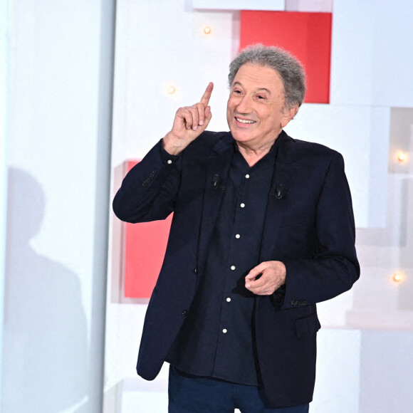 Exclusif - Michel Drucker - Enregistrement de l'émission "Vivement Dimanche" au Studio Gabriel, présentée par M.Drucker, et diffusée sur France 3, de 13h30 à 15h, le 28 août © Guillaume Gaffiot / Bestimage
