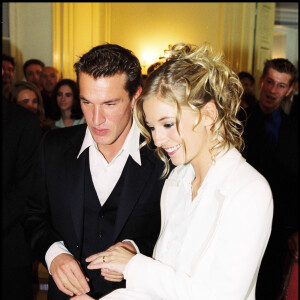 Pour rappel, Benjamin Castaldi et Flavie Flament s'étaient dits "oui" en 2002, au terme d'une cérémonie grandiose, à la mairie de Bougival dans les Yvelines.
Benjamin Castaldi et Flavie Flament lors de leur mariage en 2002