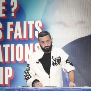 Exclusif - Cyril Hanouna sur le plateau de l'émission Touche pas à mon poste (TPMP) diffusée en direct sur C8 le 13 février 2023. © Jack Tribeca / Bestimage 