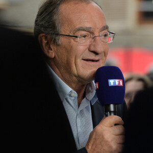 Voilà déjà un an, jour pour jour, que Jean-Pierre Pernaut nous a quitté.
Jean-Pierre Pernaut lors du tournage de l'émission "Votre plus beau marché de France" à Montbrison. © Frédéric Chambert / Panoramic / Bestimage