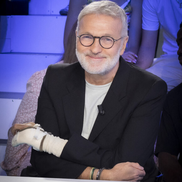 Tous les jours, sur les ondes de RTL, Laurent Ruquier réunit sa bande de chroniqueurs dans son émission Les Grosses Têtes.
Exclusif - Laurent Ruquier sur le plateau de l'émission Touche pas à mon poste (TPMP) diffusée en direct sur C8. © Jack Tribeca / Bestimage