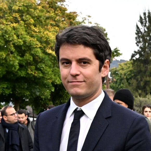 "Il est très beau. Moi je le trouve très mignon. Il est très sexy Gabriel Attal !", a-t-il avoué.
Gabriel Attal, le ministre délégué chargé des comptes publics, à Nice, sur la Coulée Verte, le 13 janvier 2023. © Bruno Bebert/Bestimage